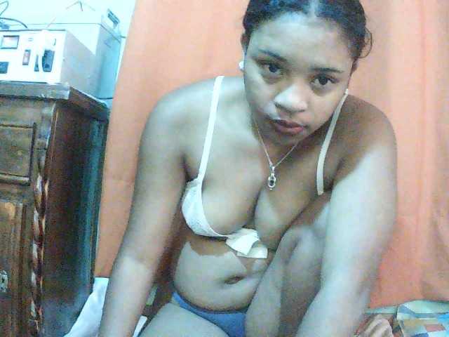 TriciaBella live cam on BongaCams