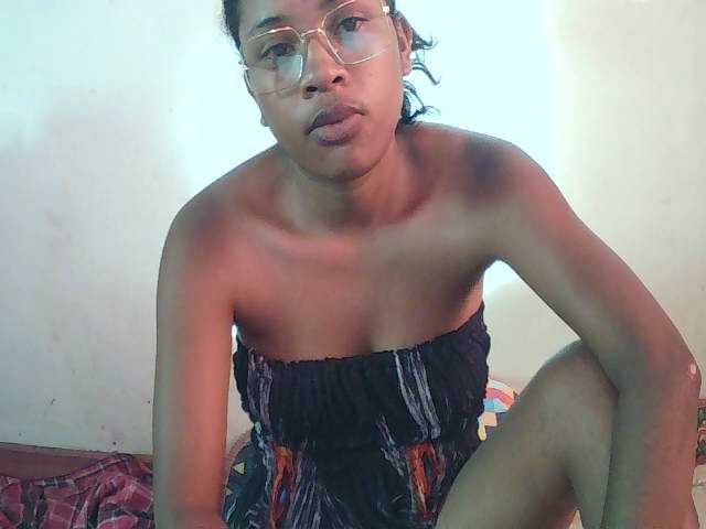 TriciaBella's BongaCams show and profile