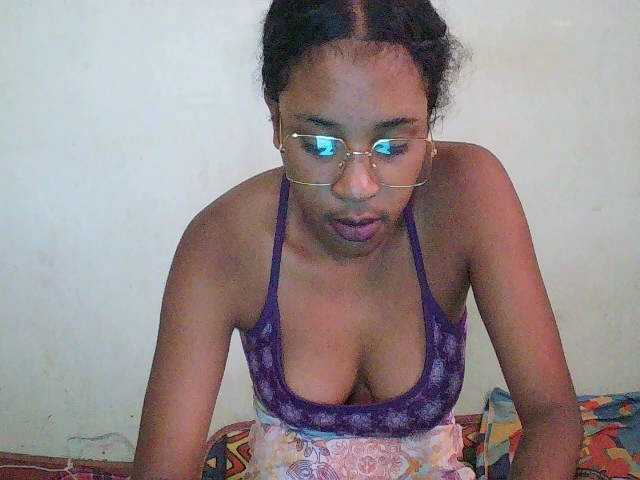 TriciaBella's BongaCams show and profile