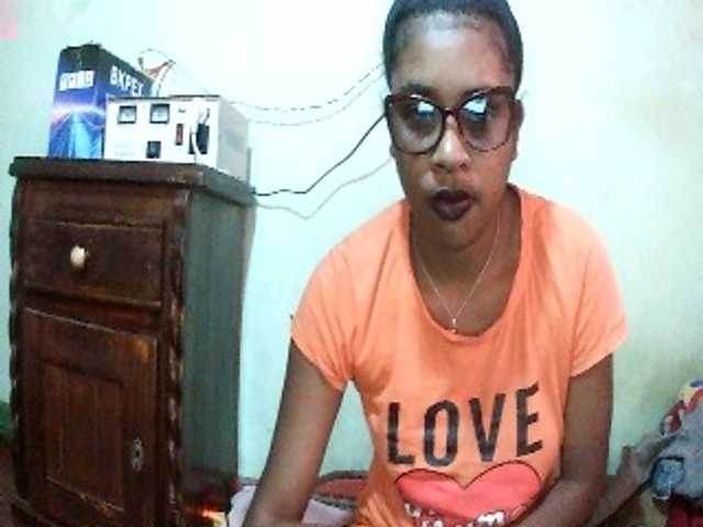 TriciaBella live cam on BongaCams