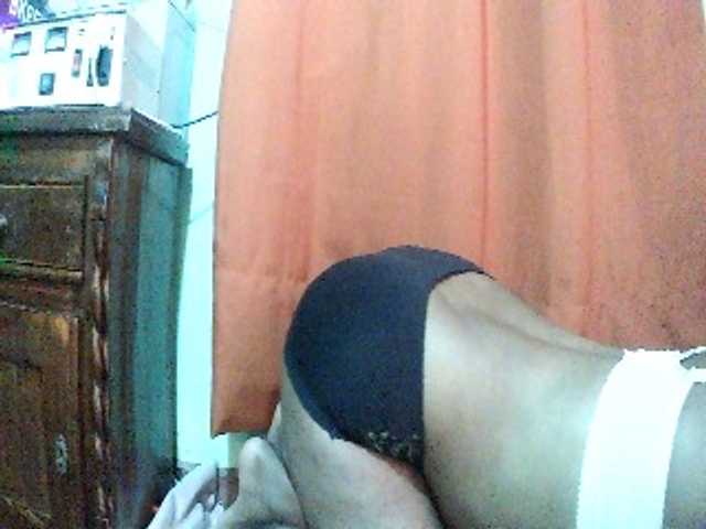 TriciaBella live cam preview