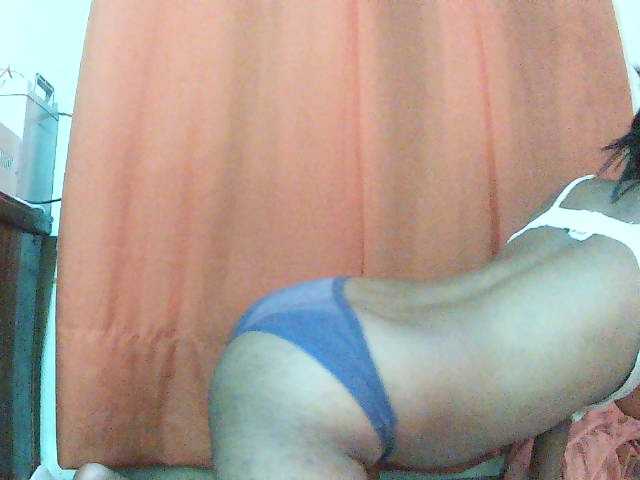 TriciaBella — live female cam