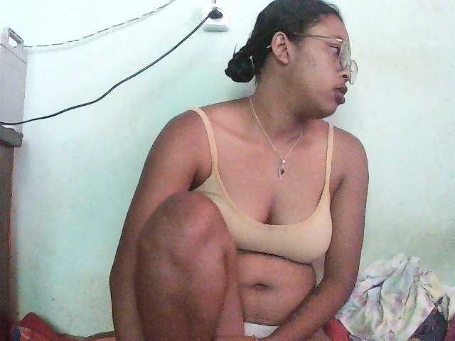 TriciaBella, live now on BongaCams