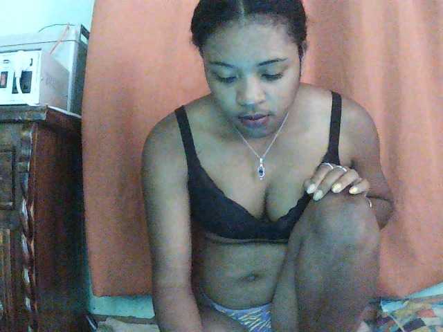 TriciaBella live cam on BongaCams