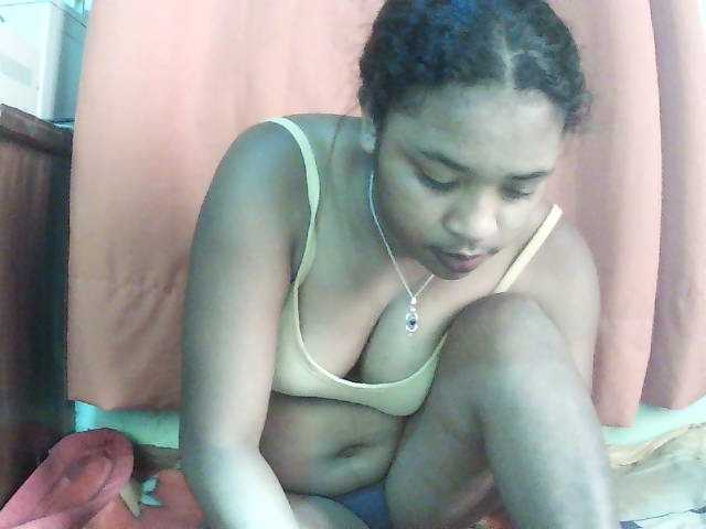 TriciaBella live cam on BongaCams