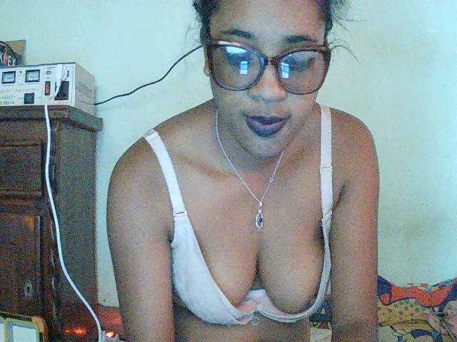 TriciaBella live cam on BongaCams