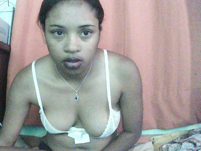 TriciaBella live cam on BongaCams