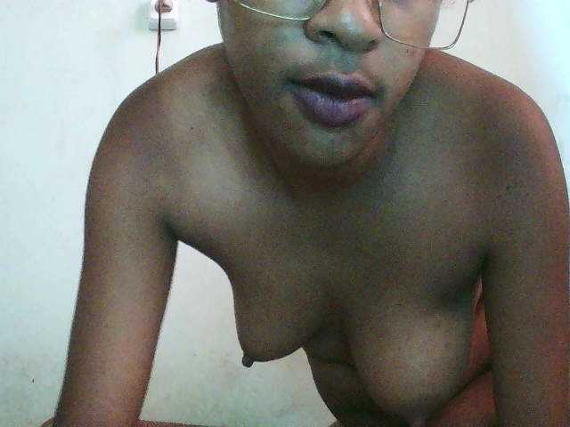 TriciaBella's BongaCams show and profile