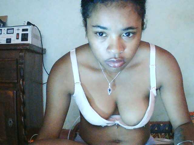 TriciaBella live cam on BongaCams