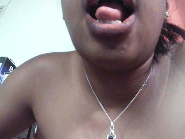 TriciaBella live cam on BongaCams