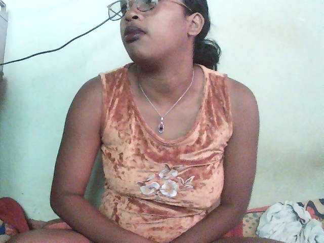 TriciaBella, en directo ahora en BongaCams
