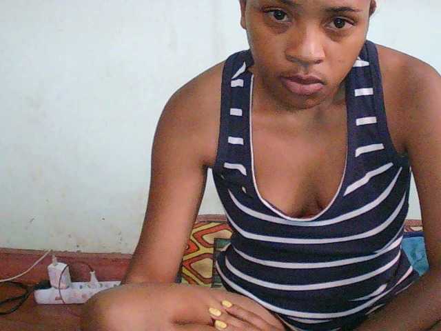 TriciaBella's BongaCams show and profile