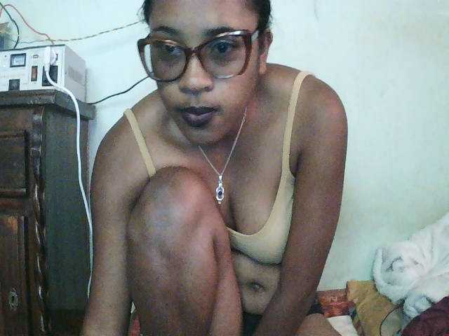 TriciaBella live cam on BongaCams