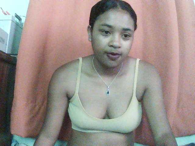TriciaBella live cam on BongaCams
