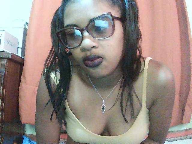 TriciaBella live cam on BongaCams