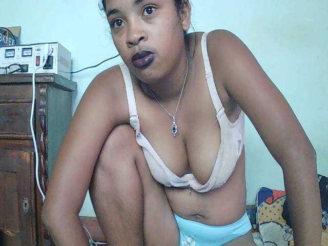 TriciaBella live cam on BongaCams