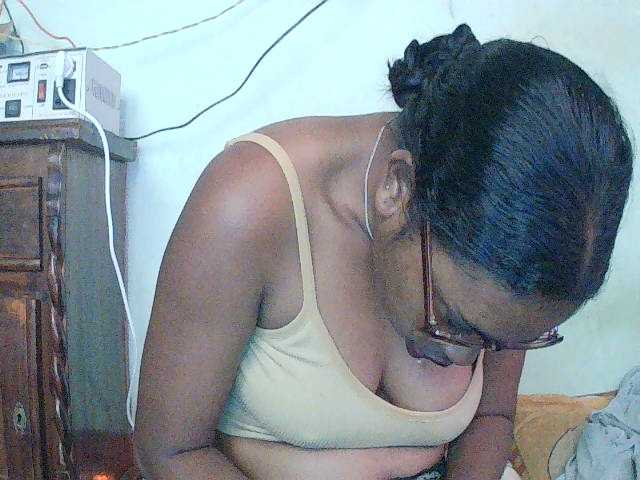 TriciaBella live cam on BongaCams