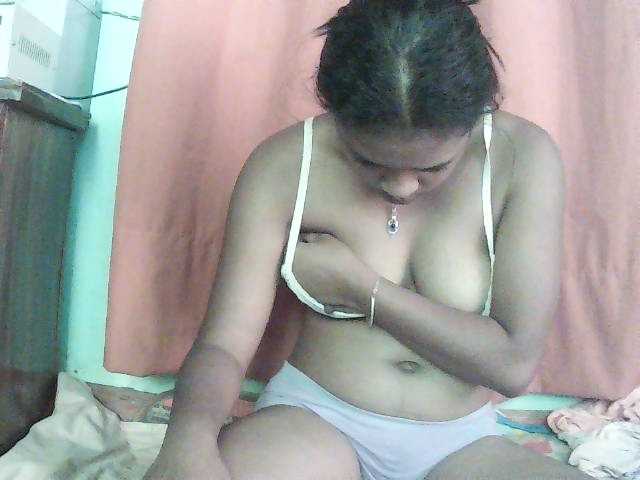 TriciaBella live cam on BongaCams