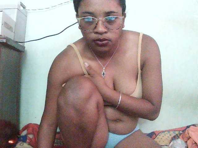 TriciaBella, live now on BongaCams
