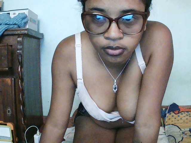 TriciaBella live cam on BongaCams