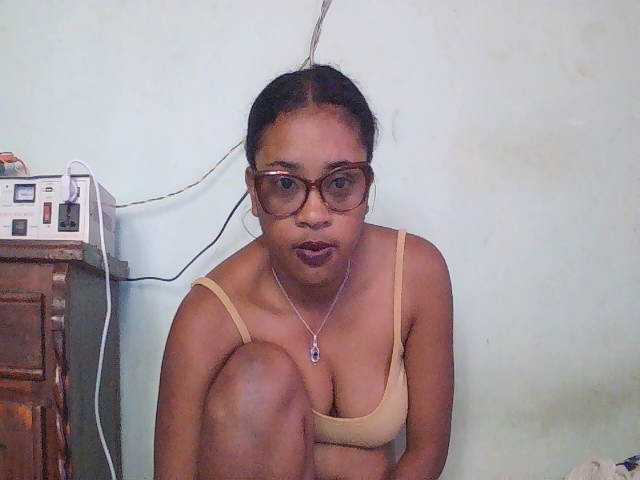 TriciaBella live webcam show