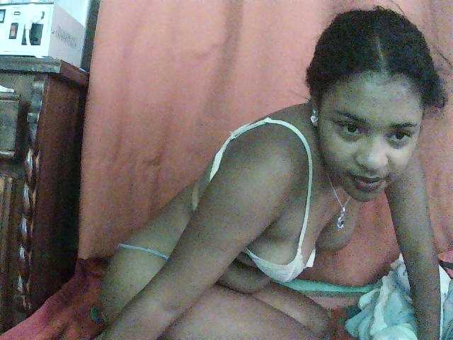 TriciaBella live cam on BongaCams