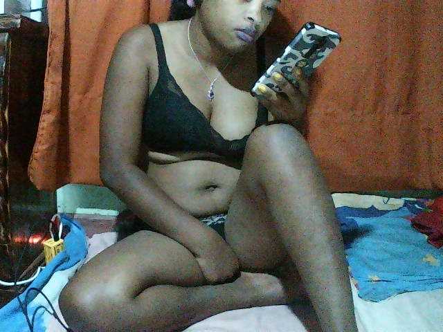 TriciaBella live cam on BongaCams