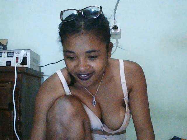 TriciaBella live cam on BongaCams