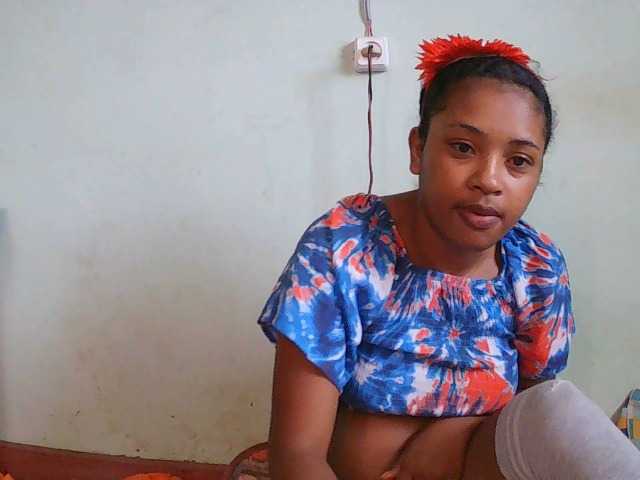 TriciaBella's BongaCams show and profile