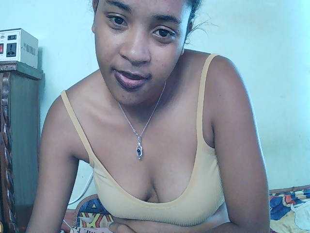 TriciaBella live cam on BongaCams