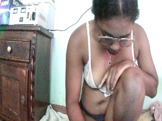 TriciaBella live cam on BongaCams