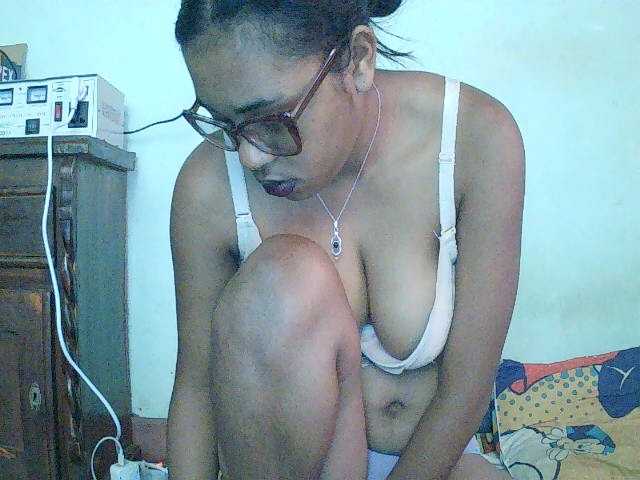 TriciaBella live cam on BongaCams