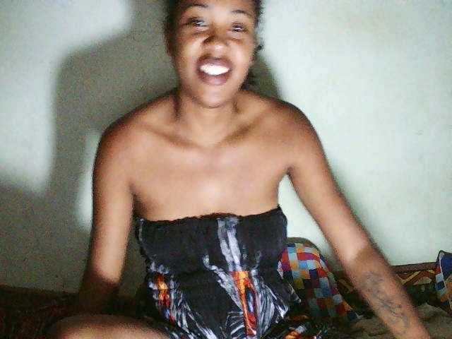 TriciaBella's BongaCams show and profile