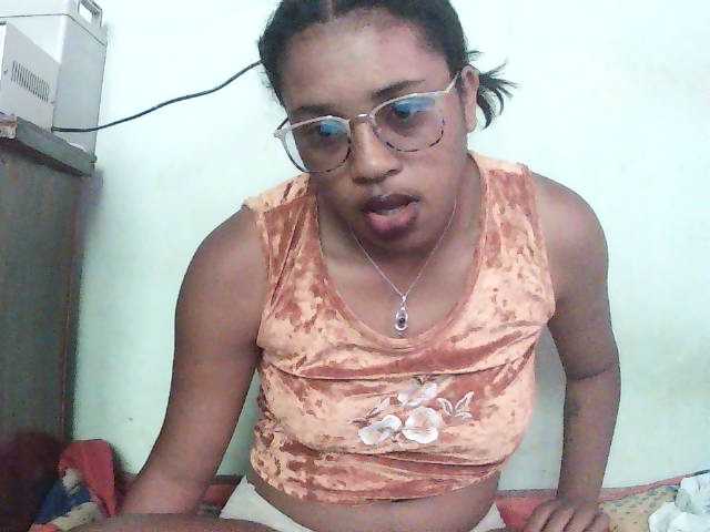 TriciaBella, en vivo ahora en BongaCams