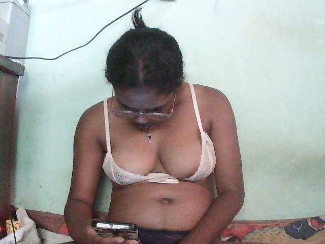 TriciaBella live cam on BongaCams