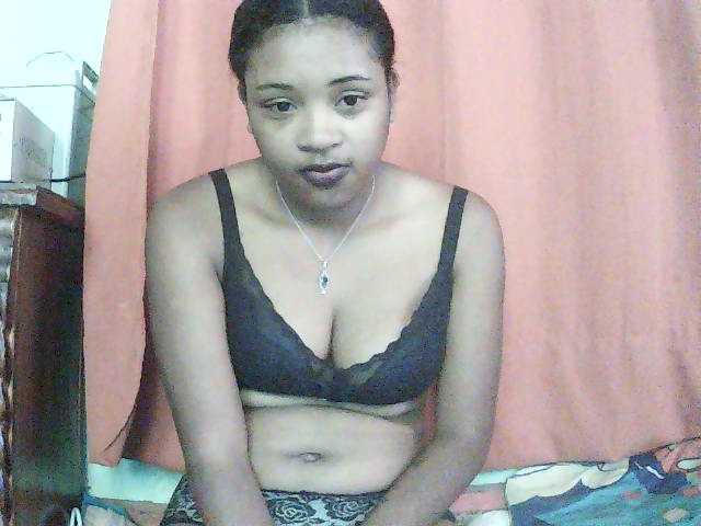 TriciaBella live cam on BongaCams