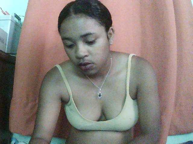 TriciaBella live cam on BongaCams