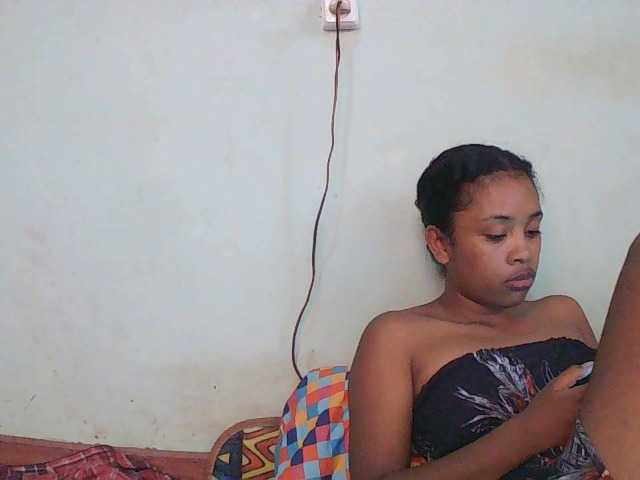 TriciaBella's BongaCams show and profile