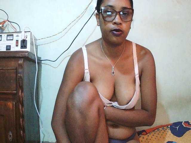 TriciaBella live cam on BongaCams