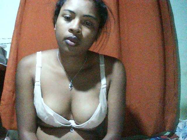 TriciaBella live cam on BongaCams
