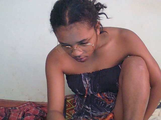 TriciaBella's BongaCams show and profile