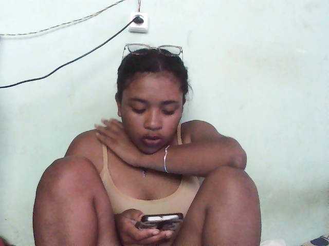 TriciaBella, en directo ahora en BongaCams