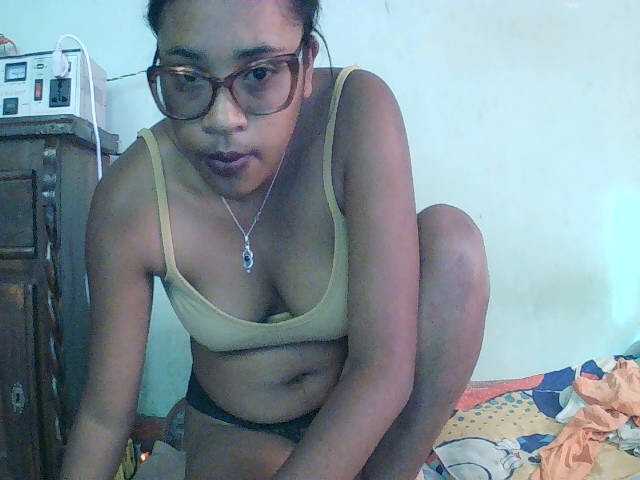 TriciaBella live cam on BongaCams
