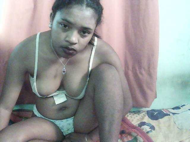 TriciaBella live cam on BongaCams