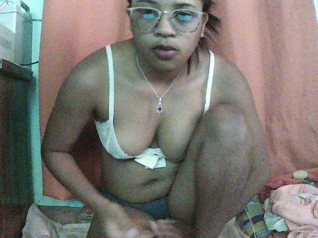 TriciaBella — live female cam