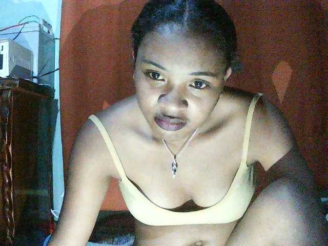 TriciaBella live cam on BongaCams