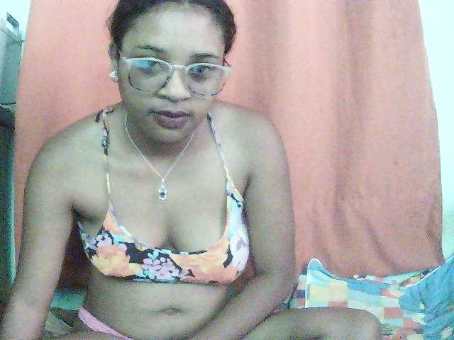 TriciaBella live cam on BongaCams