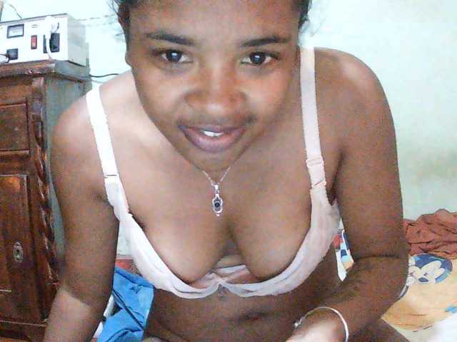 TriciaBella live cam on BongaCams