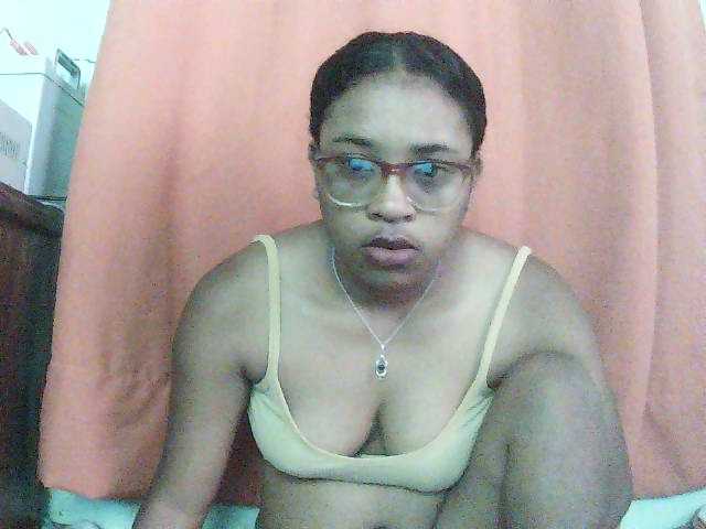 TriciaBella live cam on BongaCams