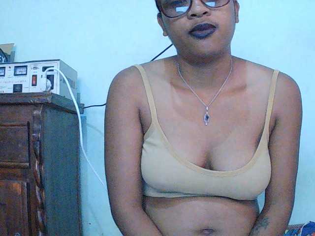 TriciaBella live cam on BongaCams